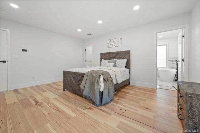 14 Hoover Lane, Bethpage, NY 11714