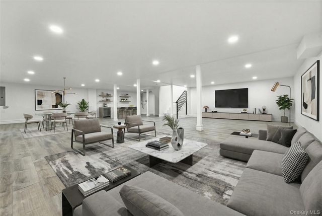 14 Hoover Lane, Bethpage, NY 11714