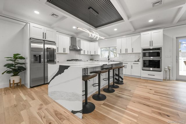 14 Hoover Lane, Bethpage, NY 11714