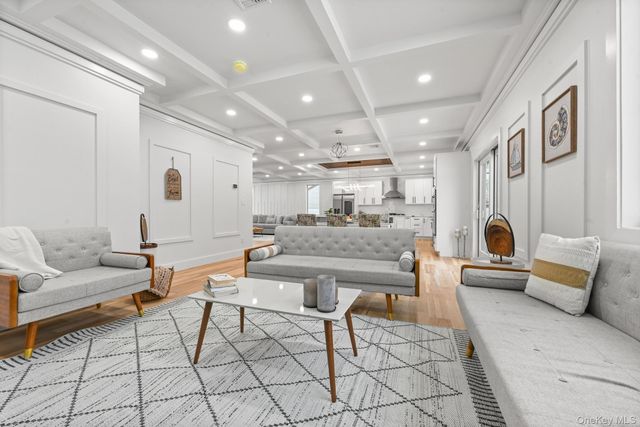 14 Hoover Lane, Bethpage, NY 11714