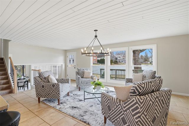 5370 Edgelake Drive, Pinckney, MI 48169