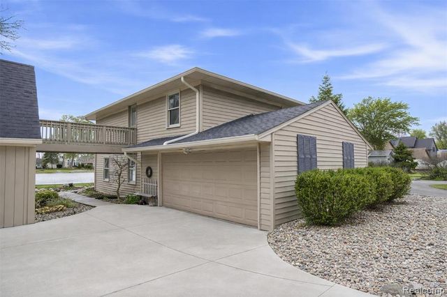 5370 Edgelake Drive, Pinckney, MI 48169