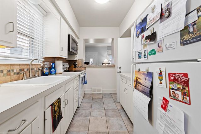 1330 Beaconsfield Street, Grosse Pointe, MI 48230