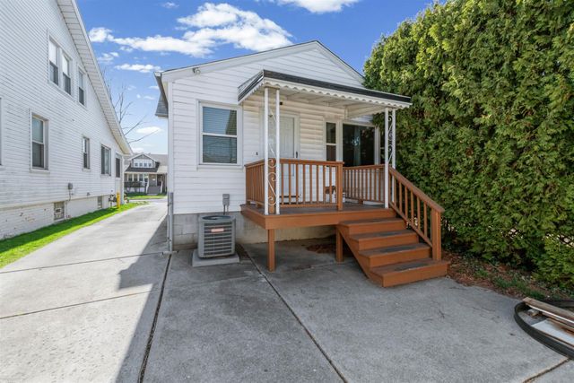 1330 Beaconsfield Street, Grosse Pointe, MI 48230