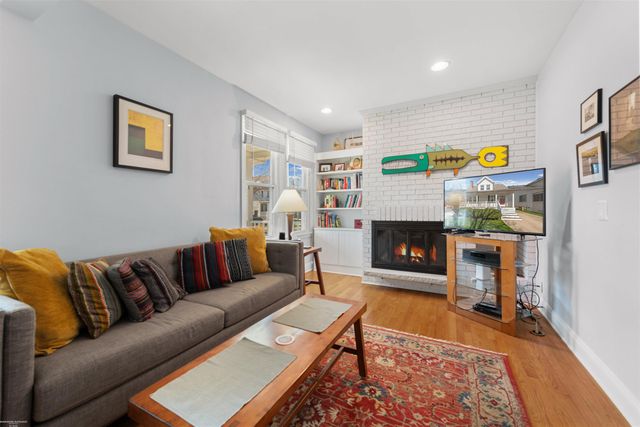 1330 Beaconsfield Street, Grosse Pointe, MI 48230