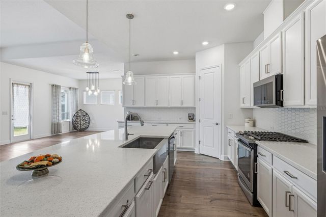 5925 SILVER SUN DRIVE, Apollo Beach, FL 33572