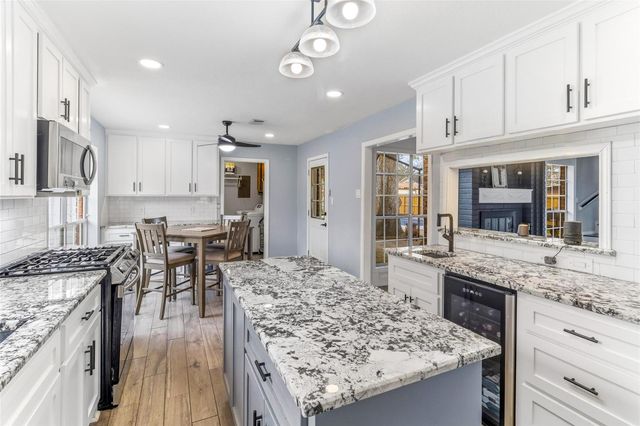 105 Poinciana Street Street, Lake Jackson, TX 77566