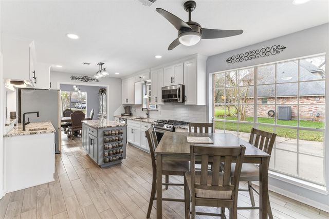 105 Poinciana Street Street, Lake Jackson, TX 77566