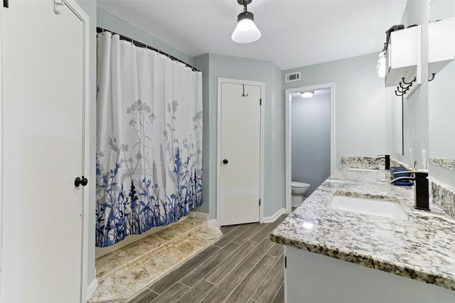 105 Poinciana Street Street, Lake Jackson, TX 77566