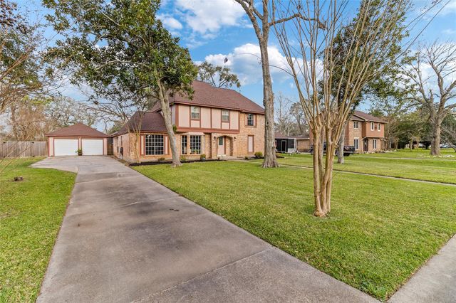 105 Poinciana Street Street, Lake Jackson, TX 77566