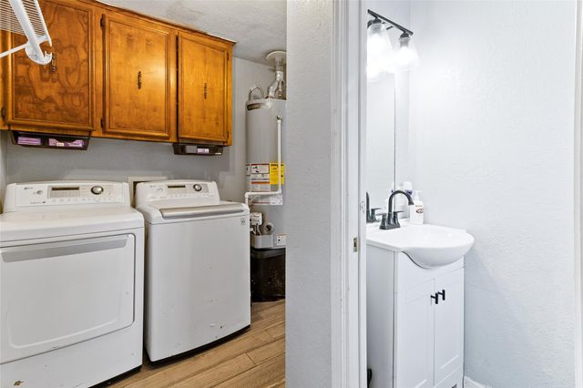 105 Poinciana Street Street, Lake Jackson, TX 77566