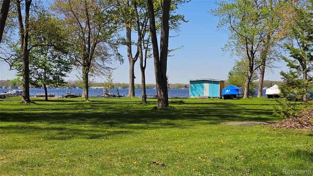 9847 Portage Lake Avenue, Dexter Township, MI 48169