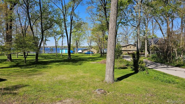 9847 Portage Lake Avenue, Dexter Township, MI 48169
