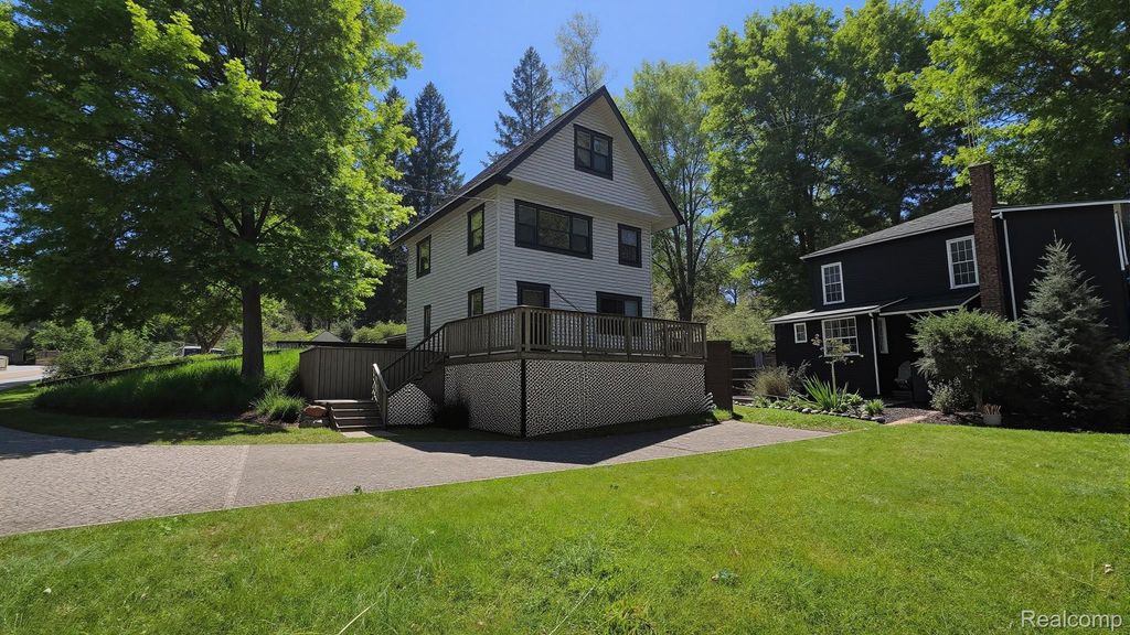 9847 Portage Lake Avenue, Dexter Township, MI 48169
