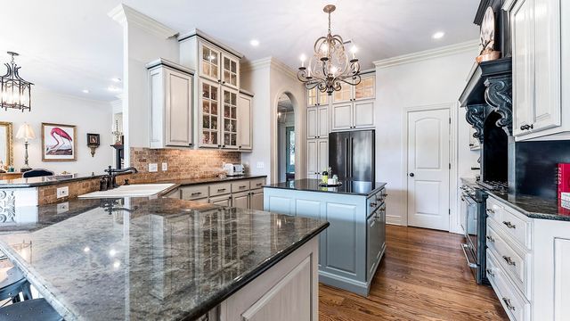 4302 W Willowbend Drive, Rogers, AR 72758