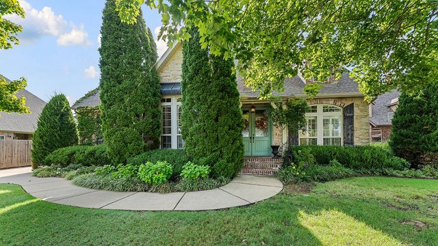 4302 W Willowbend Drive, Rogers, AR 72758