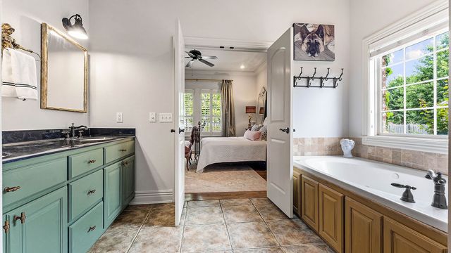 4302 W Willowbend Drive, Rogers, AR 72758