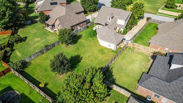 4302 W Willowbend Drive, Rogers, AR 72758