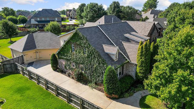 4302 W Willowbend Drive, Rogers, AR 72758