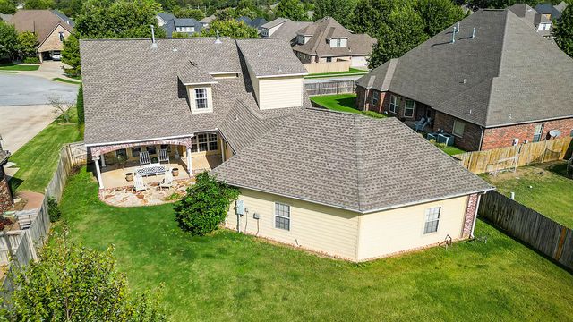 4302 W Willowbend Drive, Rogers, AR 72758