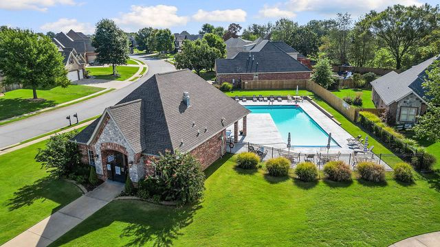 4302 W Willowbend Drive, Rogers, AR 72758