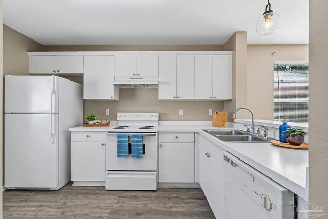 1099 Antigua Cir, Pensacola, FL 32506