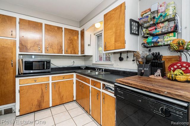 9012 Roosevelt Street, Taylor, MI 48180