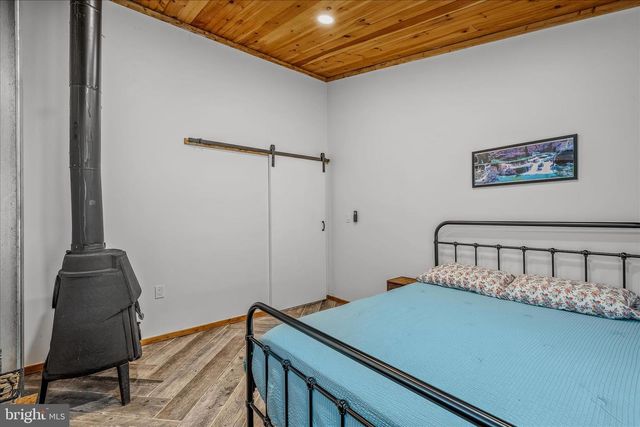 397 HAPPY VALLEY LN, Berkeley Springs, WV 25411