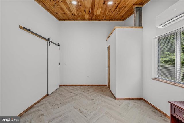397 HAPPY VALLEY LN, Berkeley Springs, WV 25411