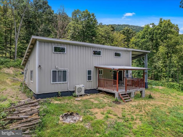 397 HAPPY VALLEY LN, Berkeley Springs, WV 25411