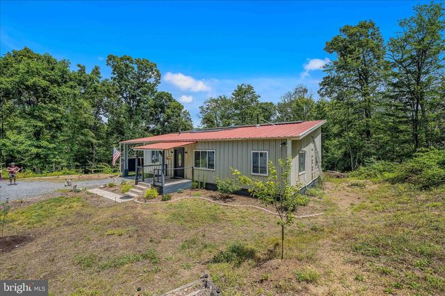 397 HAPPY VALLEY LN, Berkeley Springs, WV 25411