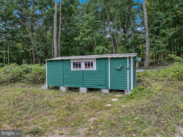 397 HAPPY VALLEY LN, Berkeley Springs, WV 25411