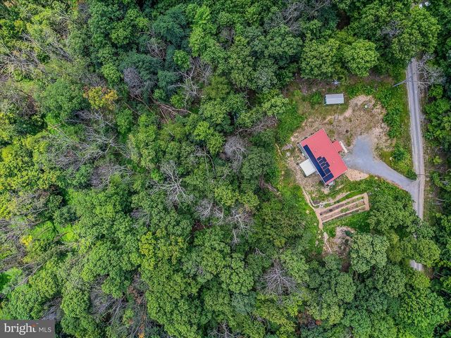 397 HAPPY VALLEY LN, Berkeley Springs, WV 25411