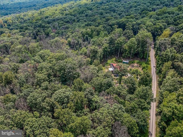 397 HAPPY VALLEY LN, Berkeley Springs, WV 25411