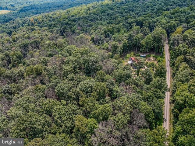 397 HAPPY VALLEY LN, Berkeley Springs, WV 25411