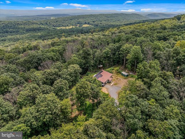 397 HAPPY VALLEY LN, Berkeley Springs, WV 25411