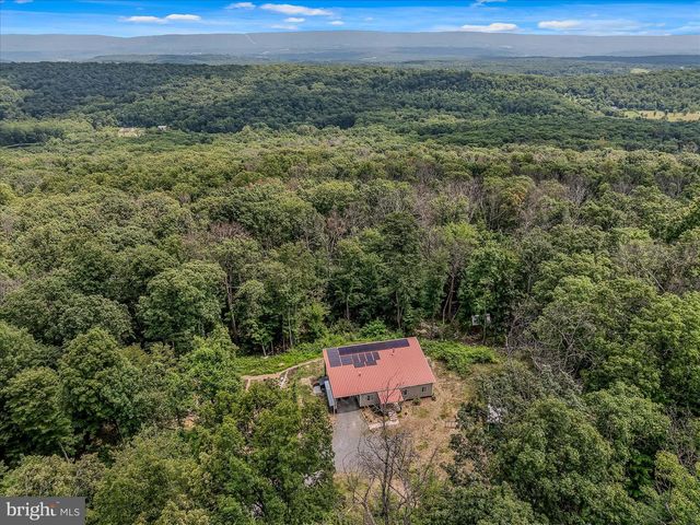 397 HAPPY VALLEY LN, Berkeley Springs, WV 25411