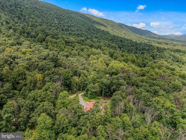 397 HAPPY VALLEY LN, Berkeley Springs, WV 25411
