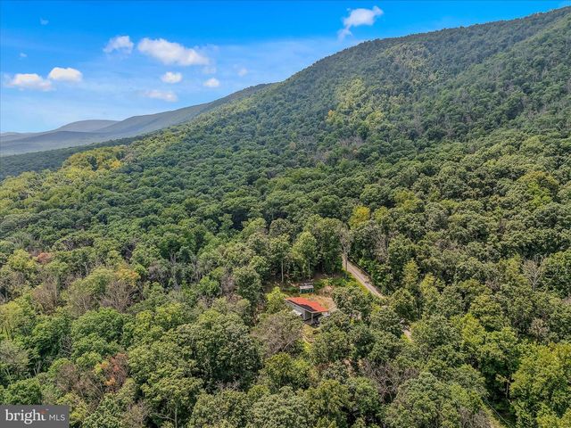 397 HAPPY VALLEY LN, Berkeley Springs, WV 25411