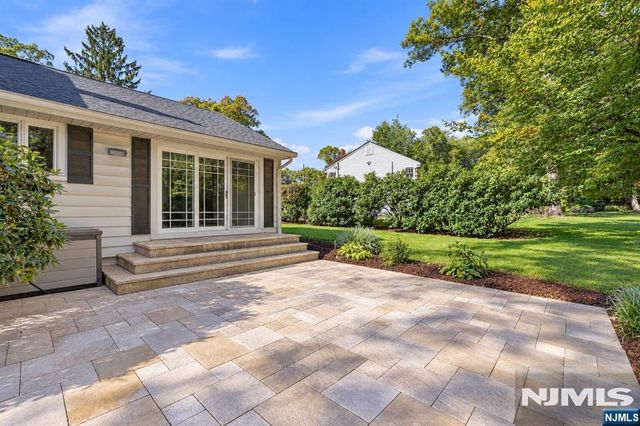 29 Addison Place, Ho-ho-kus, NJ 07423