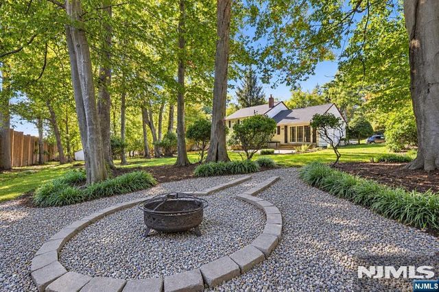 29 Addison Place, Ho-ho-kus, NJ 07423