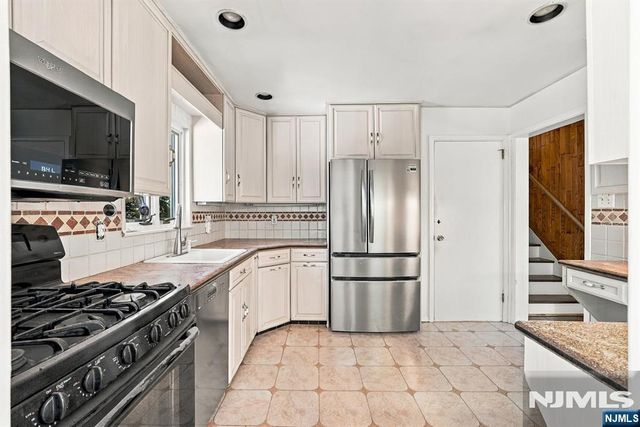 29 Addison Place, Ho-ho-kus, NJ 07423