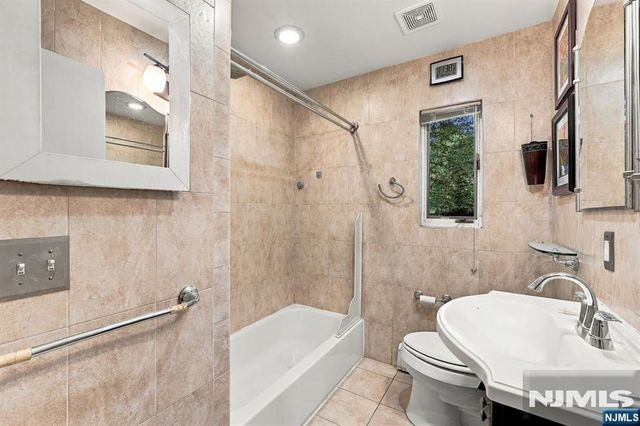 29 Addison Place, Ho-ho-kus, NJ 07423