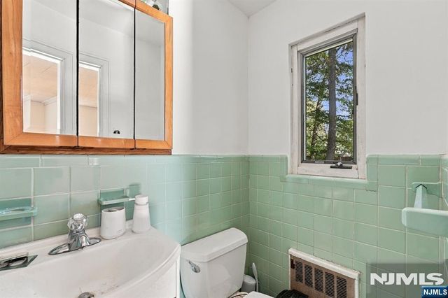 29 Addison Place, Ho-ho-kus, NJ 07423