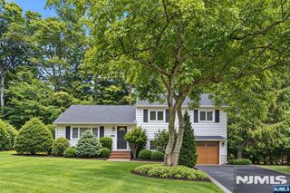 29 Addison Place, Ho-ho-kus, NJ 07423