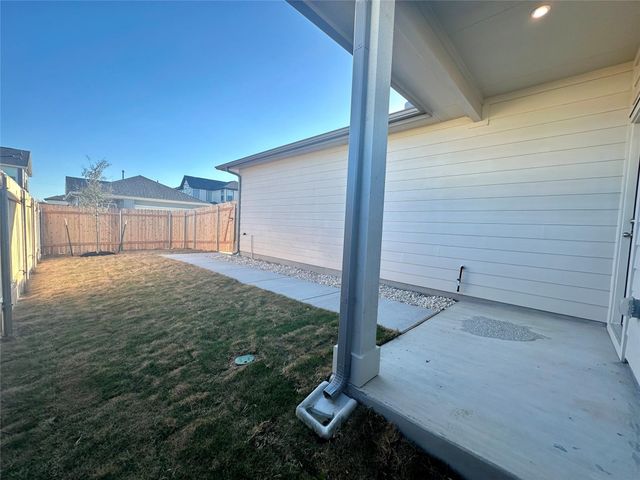 541 Porter Country PKWY, Buda, TX 78610