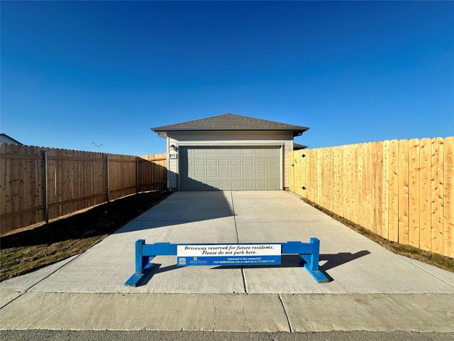 541 Porter Country PKWY, Buda, TX 78610
