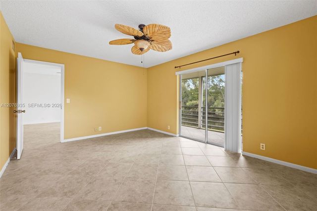 110 Lake Meryl Drive 216, West Palm Beach, FL 33411