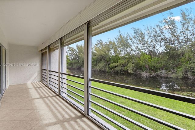 110 Lake Meryl Drive 216, West Palm Beach, FL 33411