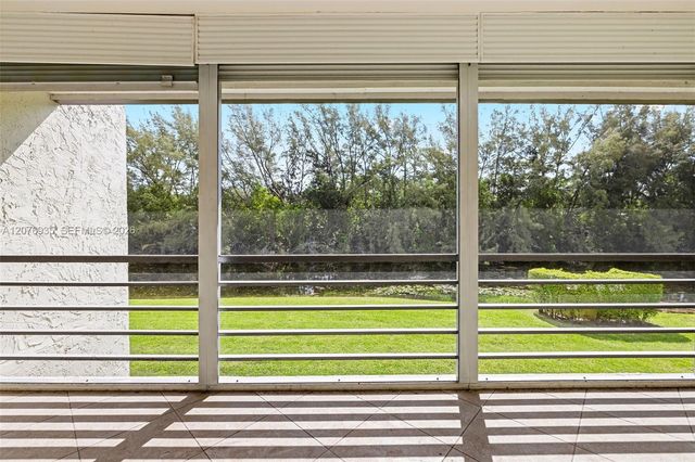 110 Lake Meryl Drive 216, West Palm Beach, FL 33411
